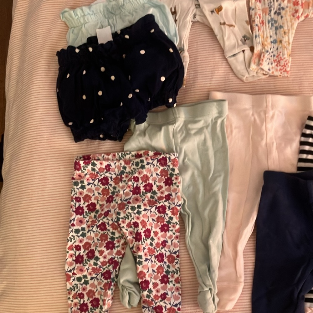 Lot of ~3 month bottoms - Picture 2 of 4